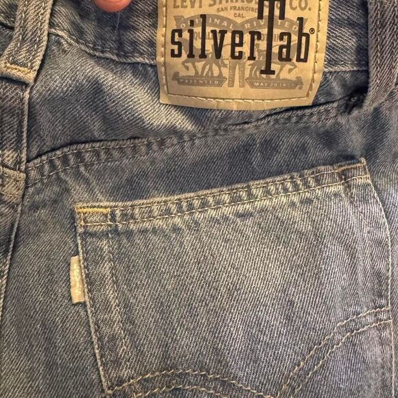 Levi’s SilverTab Mom Shorts Women’s Size 27 High Rise Cutoff Distressed 100% Cot - Picture 6 of 6